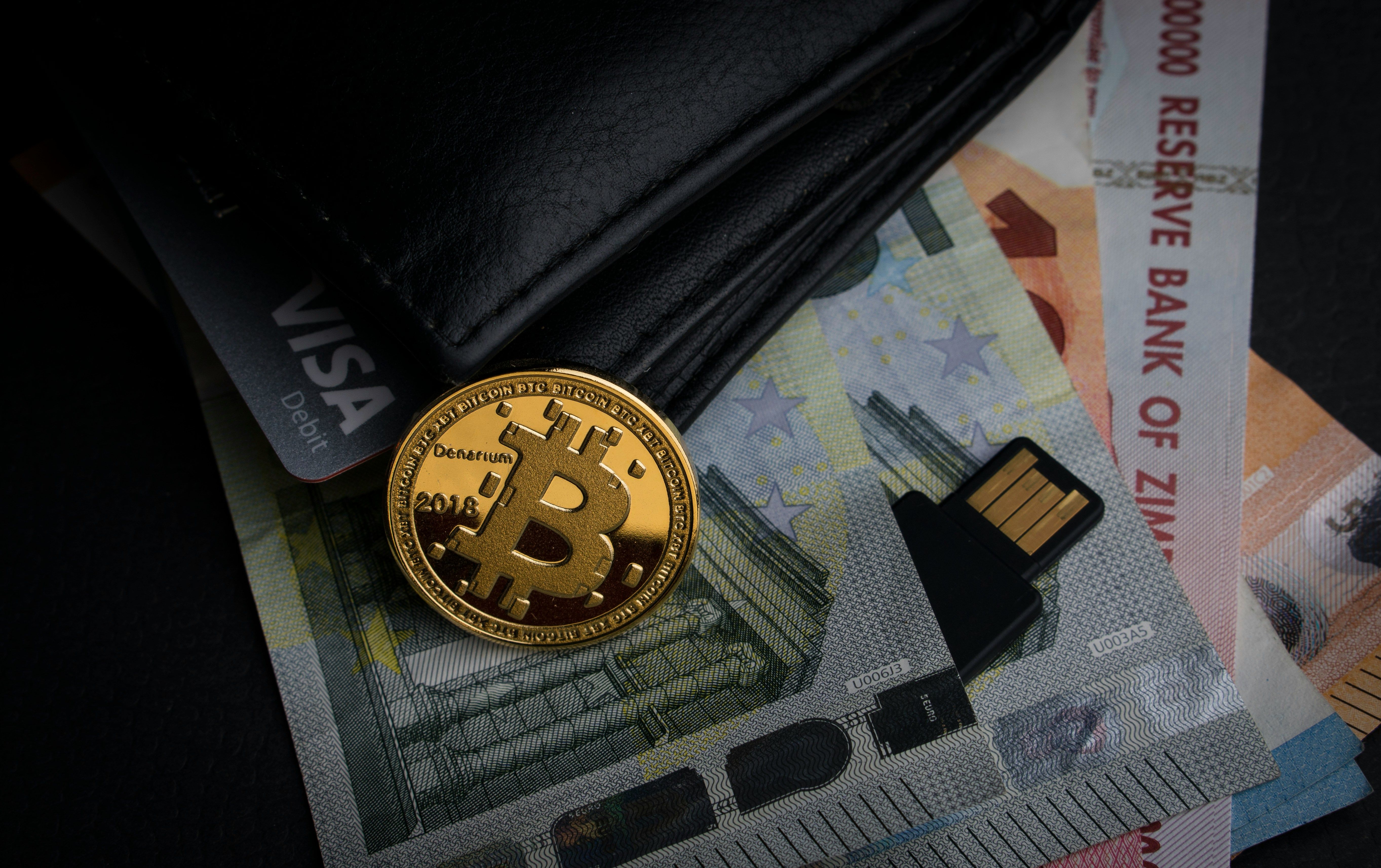 給与の一部をビットコインで受取可能にする制度を開始
